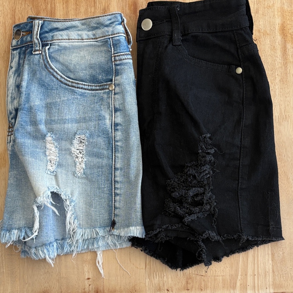 Distressed Denim shorts - Light Wash & Black